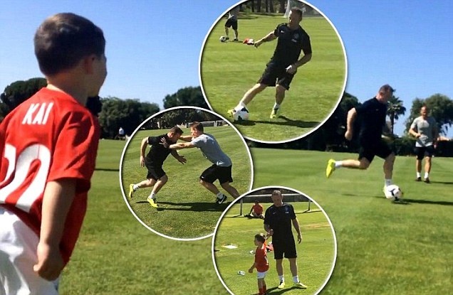 Rooney dan con trai xuong san tap hinh anh