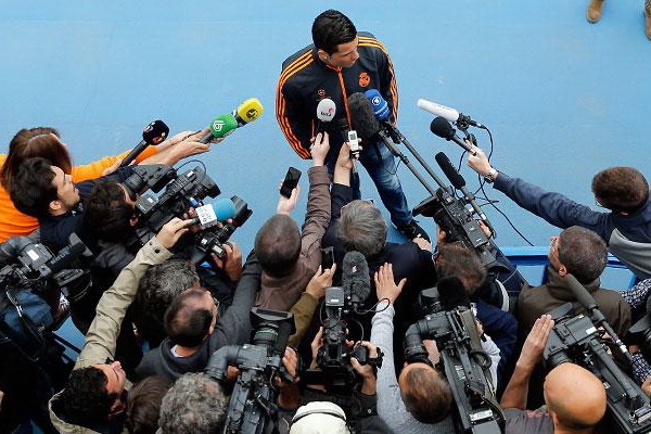 Hang tram phong vien quay kin Ronaldo hinh anh