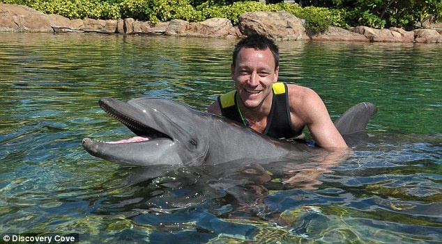 Lo hen World Cup, John Terry tim niem vui ben ca heo hinh anh