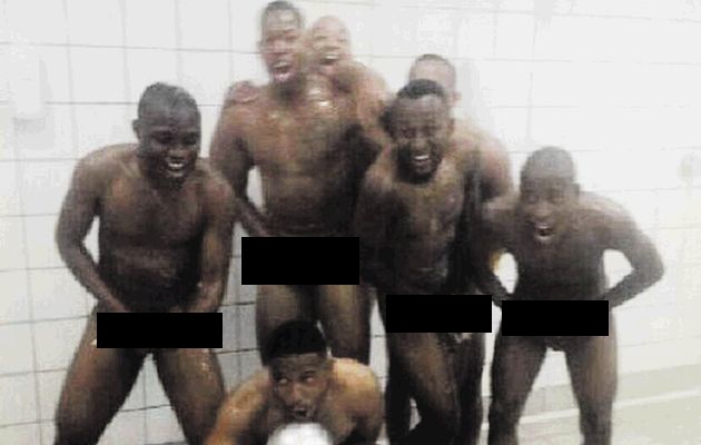 Doi bong Nam Phi khoa than an mung vo dich hinh anh