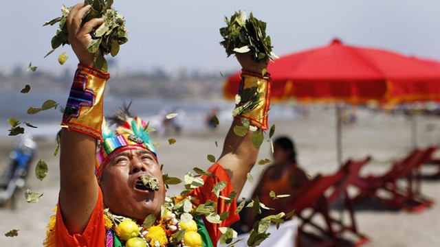 Phap su Peru lam phep voi Ronaldo, Messi va Neymar hinh anh