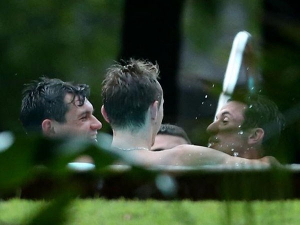 Lo anh tam nude tap the cua cau thu Croatia hinh anh