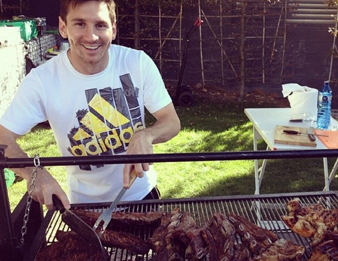 Cuoc song binh dan cua sieu sao Lionel Messi hinh anh