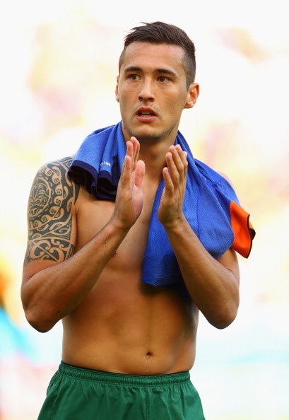 Cởi áo ăn mừng