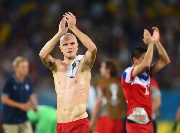 Cởi áo ăn mừng