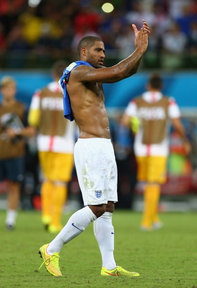 Cởi áo ăn mừng