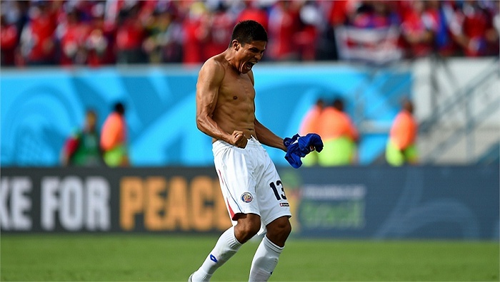 Cởi áo ăn mừng