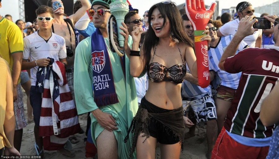 Ve dep hut hon cua fan nu cac doi hang dau World Cup hinh anh