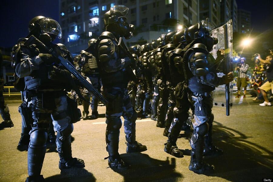 Bao loan bung phat sau man thua soc cua Brazil hinh anh