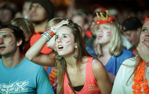 Fan Ha Lan nuoi tiec khi de tuot mat giac mo vang hinh anh