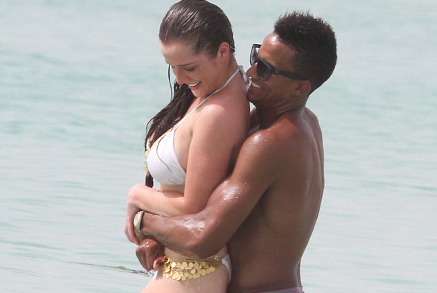 Nhung nang WAGs boc lua nhat voi bikini he 2014 hinh anh