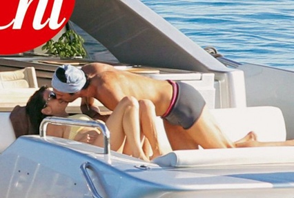 Buffon dam duoi hon bo nhi tren du thuyen hang sang hinh anh