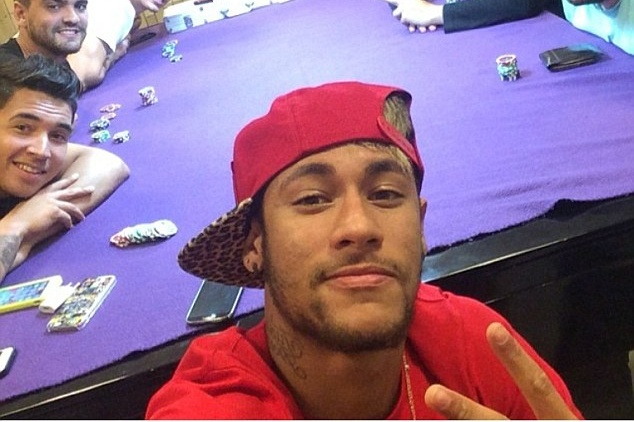 Neymar lao vao bai bac truoc them mua giai moi hinh anh