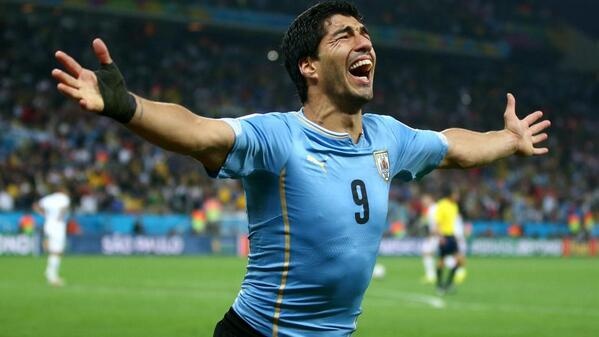 Luis Suarez co the tro lai thi dau vao cuoi thang 8 hinh anh