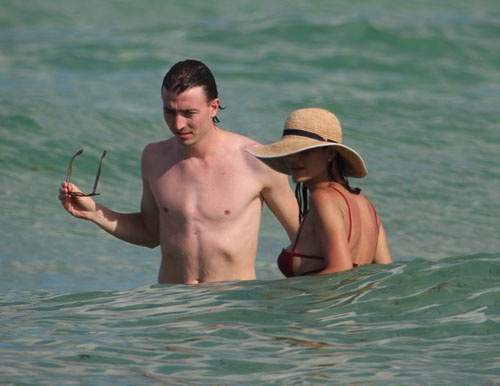 Montolivo xa hoi ben nguoi dep Playboy hinh anh