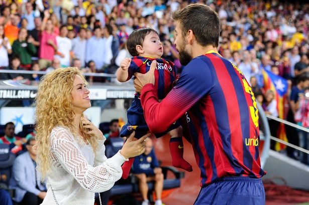 Pique ghi 'ban thang thu 2' voi Shakira truoc mua giai hinh anh