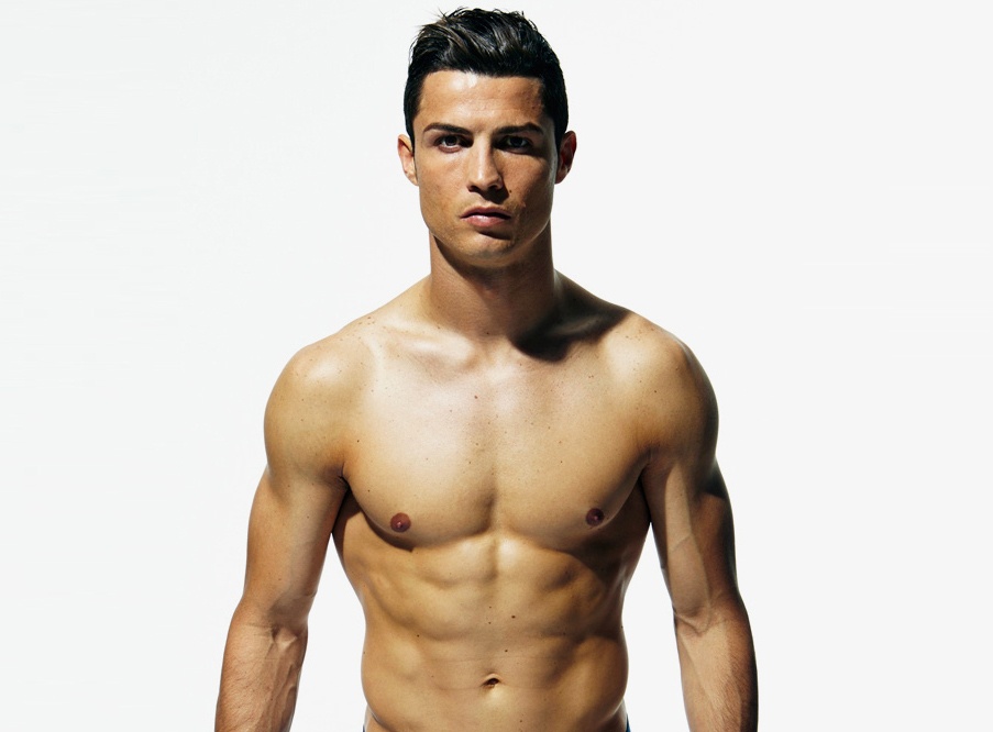 Ronaldo ban nude khoe bung sau mui hinh anh