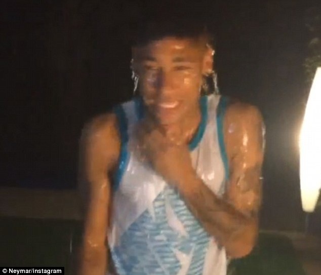 Neymar doi nuoc da lam tu thien hinh anh