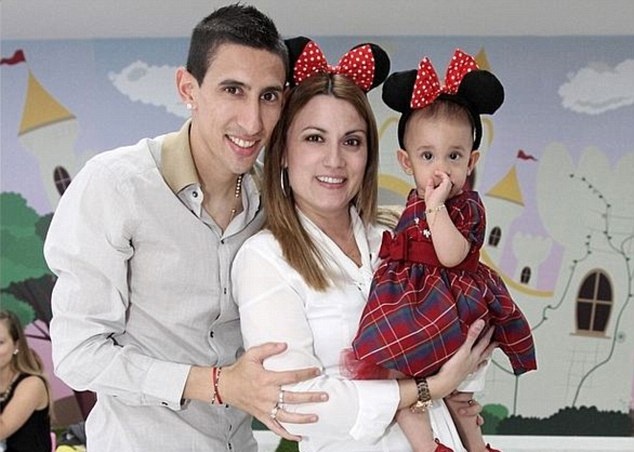 Moi tinh dau va to am dep nhu mo cua 'thien than' Di Maria hinh anh