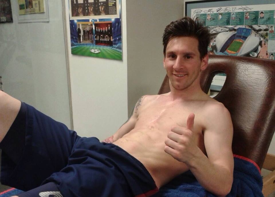 Theo chan sao 19/4: Messi an mung ban thang thu 400 hinh anh