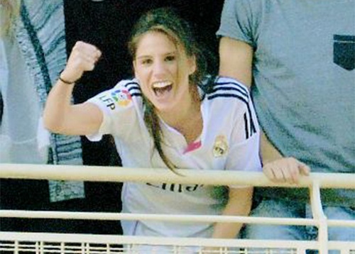 Theo chan sao: Lucia dien ao so co vu Chicharito hinh anh