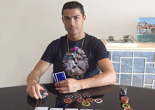 Theo chan sao: Ronaldo danh bai mung hat-trick hinh anh