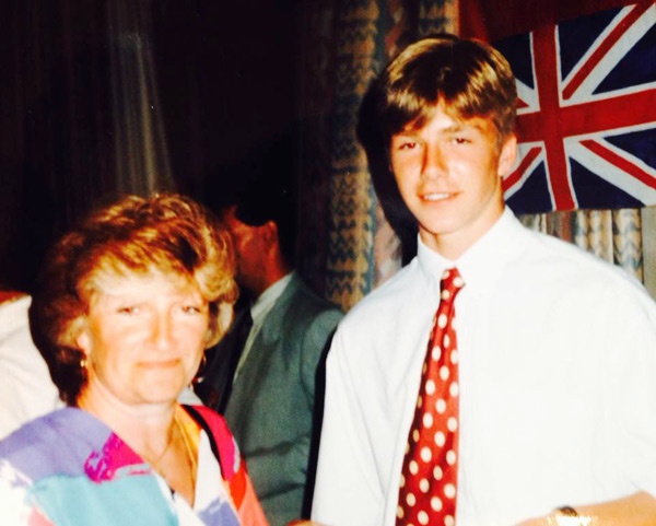 Sao bong da dong loat tri an Ngay cua me hinh anh