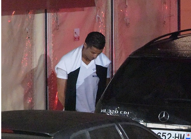 Ronaldo gap rac roi vi lam bay noi cong cong hinh anh