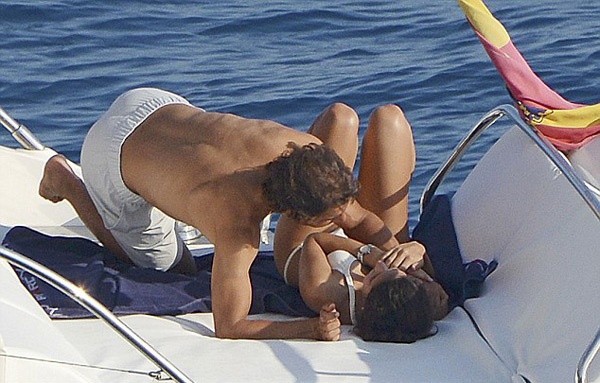 Theo chan sao: Nadal tinh tu ben nguoi dep tren du thuyen hinh anh