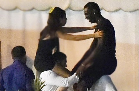 Theo chan sao: Balotelli giai sau tai hop dem hinh anh