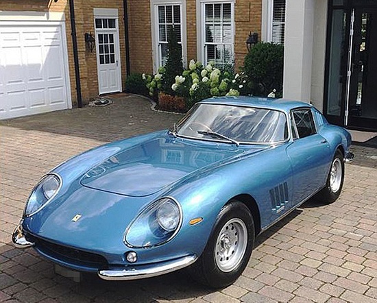 Theo chan sao: Terry tau xe Ferrari co gia 3,3 trieu USD hinh anh