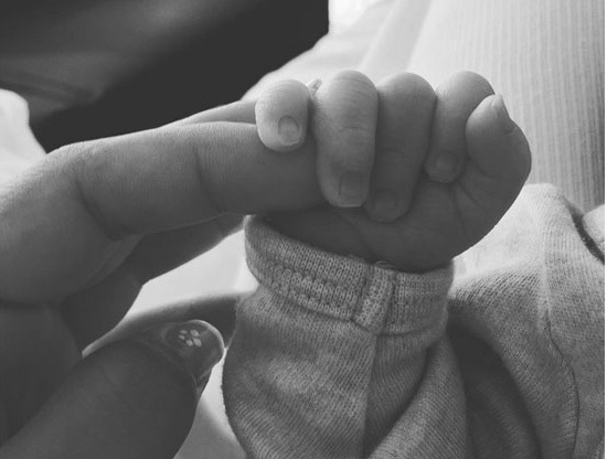 Ban gai khoe anh con trai thu 2 cua Messi hinh anh