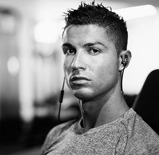 Theo chan sao: Ronaldo lanh lung sau khi pha ky luc hinh anh