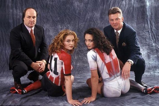 Theo chan sao: Van Gaal va Advocaat chup anh cung my nhan hinh anh