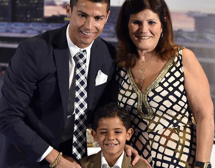 Theo chan sao: Con trai CR7 len chuc mung bo lap ky luc hinh anh