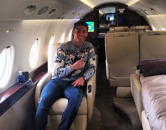 Theo chan sao: Ronaldo di may bay rieng ve Bo Dao Nha hinh anh