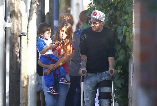 Theo chan sao: Messi chong nang don con hinh anh