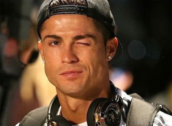 Theo chan sao: Ronaldo nhay mat cung fan hinh anh