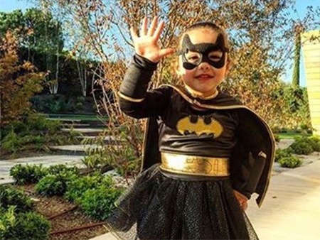 Theo chan sao: Con gai Rodriguez hoa trang don Halloween hinh anh