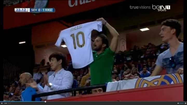 Theo chan sao: Fan Messi lieu linh thach thuc Ronaldo hinh anh