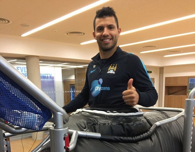 Theo chan sao: Lieu phap dieu tri chan thuong la cua Aguero hinh anh