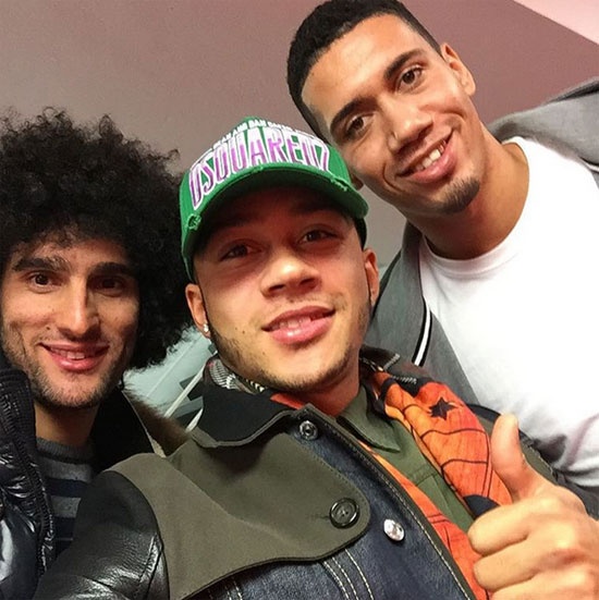 Theo chan sao: Cau thu MU mung sinh nhat Smalling hinh anh