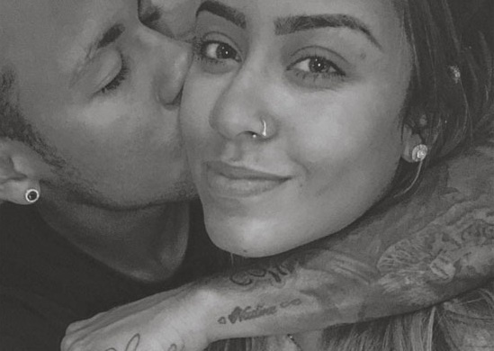 Neymar the hien tinh cam thai qua voi em gai hinh anh