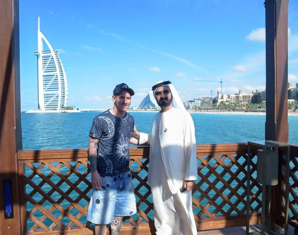 Theo chan sao: Messi thanh thoi du hi tai Dubai hinh anh