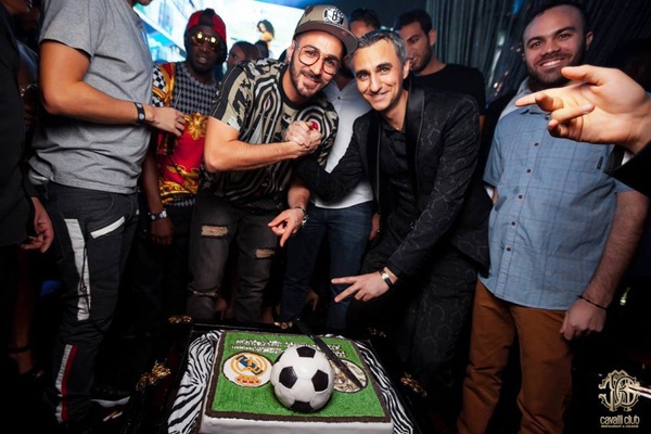 Theo chan sao: Dan chan dai khuay dong sinh nhat Benzema hinh anh