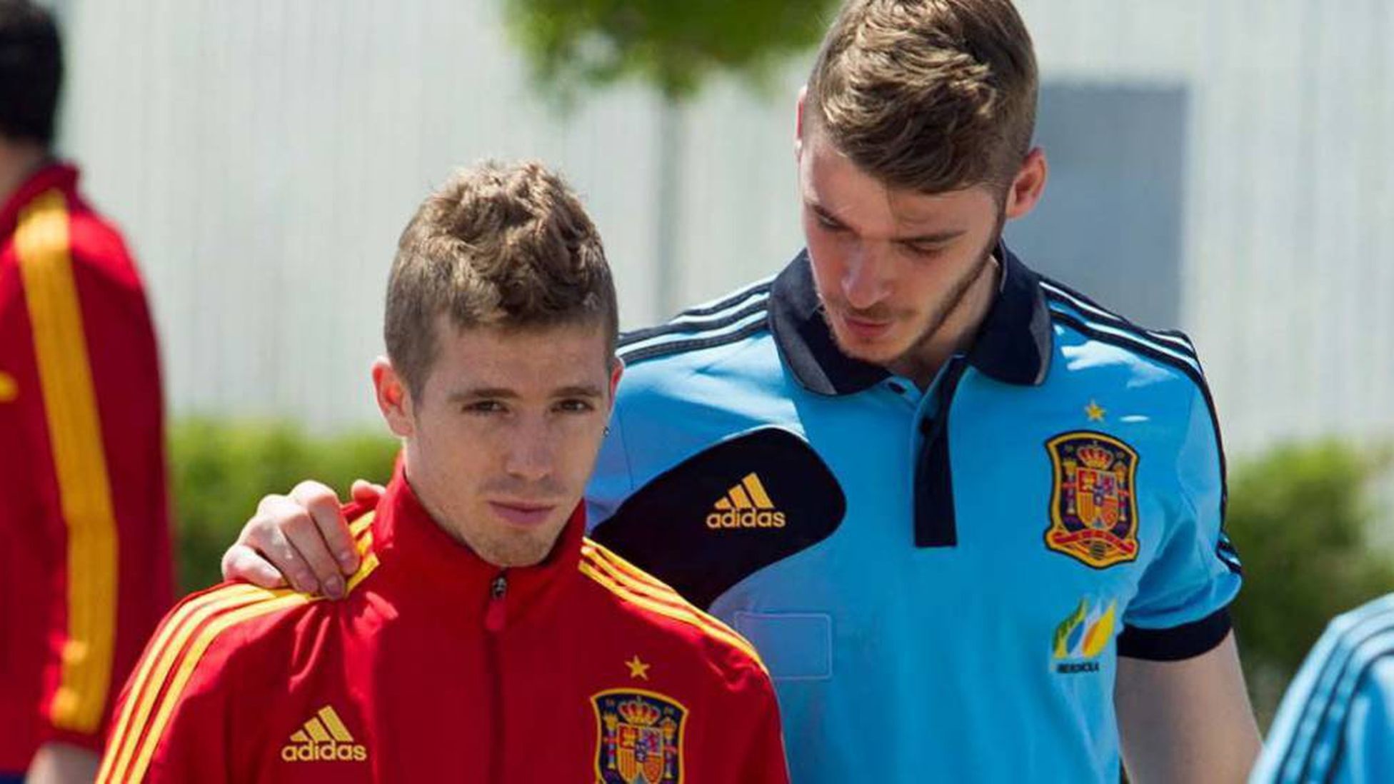 Cau thu bi cao buoc hiep dam anh 8