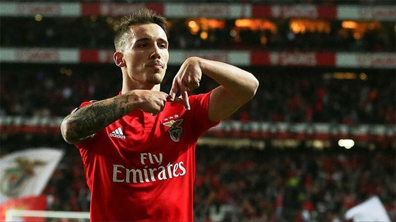 Arsenal nham Alex Grimaldo anh 1