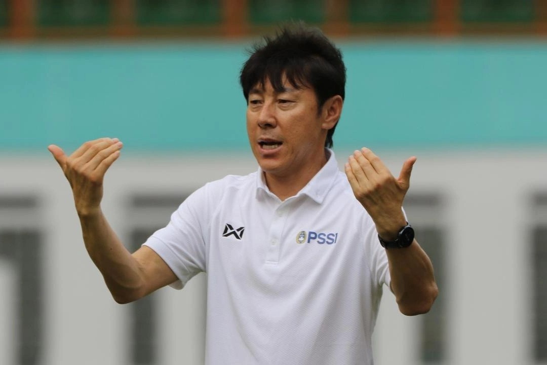 Sau 30 thang, HLV Shin van chua the khuat phuc Viet Nam va Thai Lan hinh anh