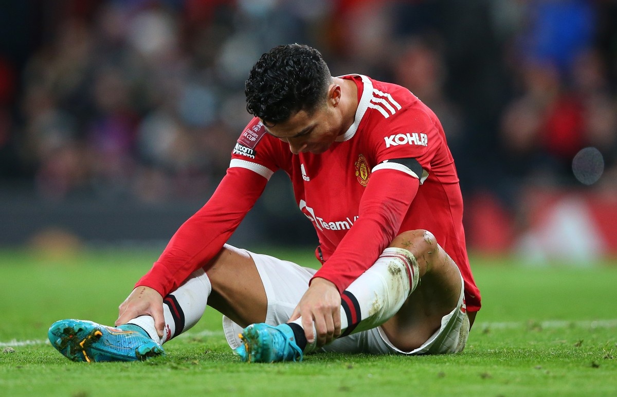 Ly do khong doi bong nao muon Ronaldo anh 2