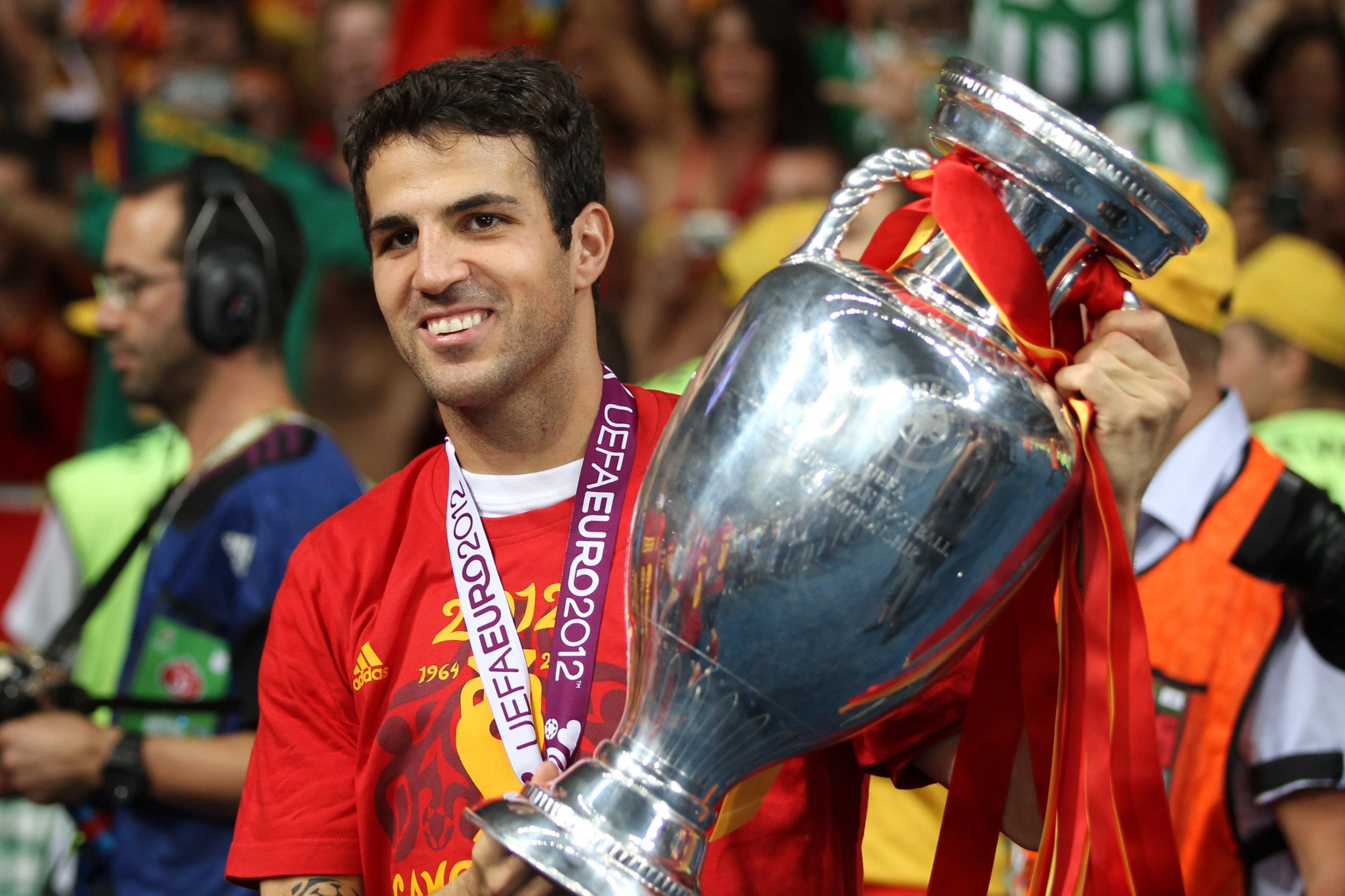 Cesc Fabregas sap toi Serie B hinh anh